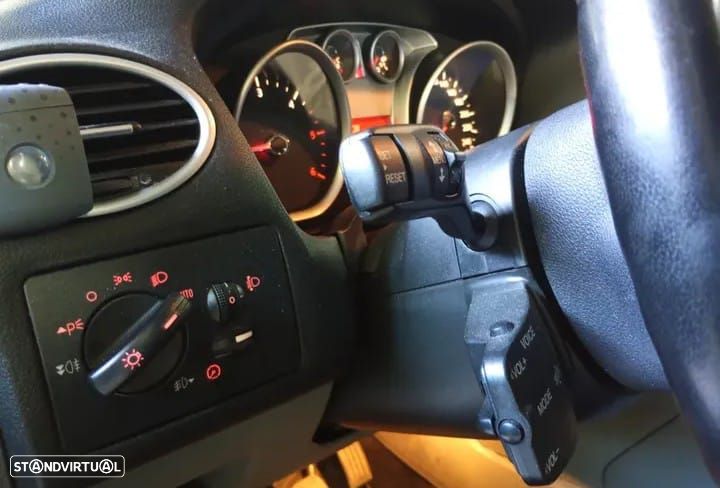 Ford Focus SW 1.6 TDCi Titanium - 11