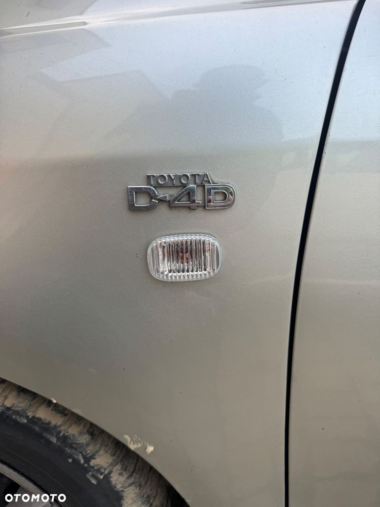 Toyota Avensis 2.0 D-4D High - 5