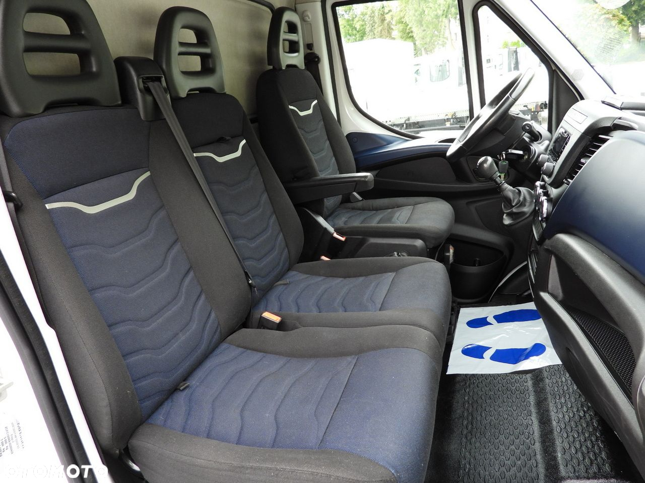Iveco DAILY 50C15 PLANDEKA 12 PALET TEMPOMAT BLIŹNIACZE KOŁA KLIMATYZACJA  150KM - 40