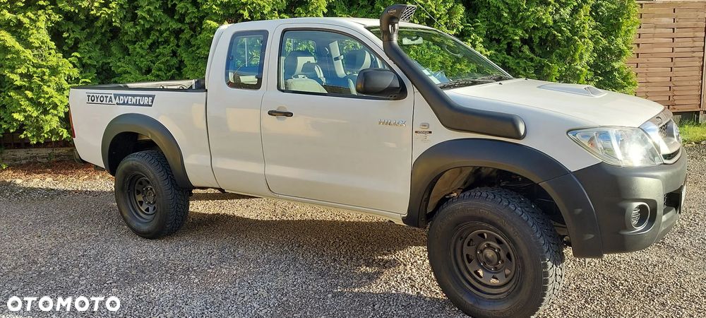 Toyota Hilux 4x4 Extra Cab - 18