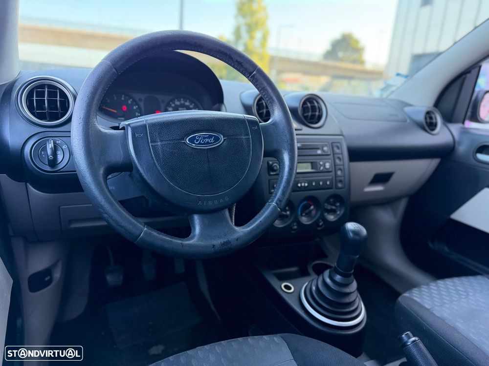 Ford Fiesta 1.25 Ghia - 11