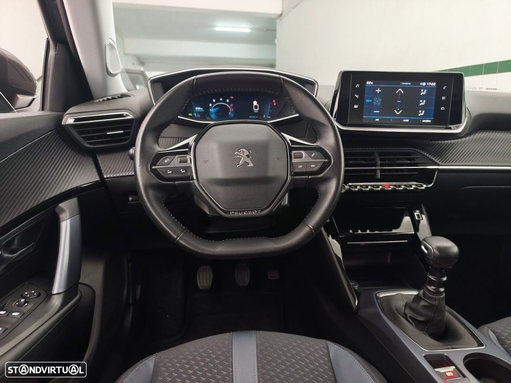 Peugeot 2008 1.2 PureTech Allure - 12