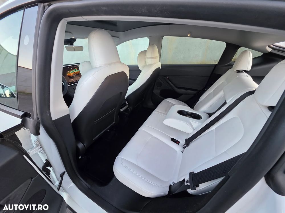 Tesla Model Y - 10