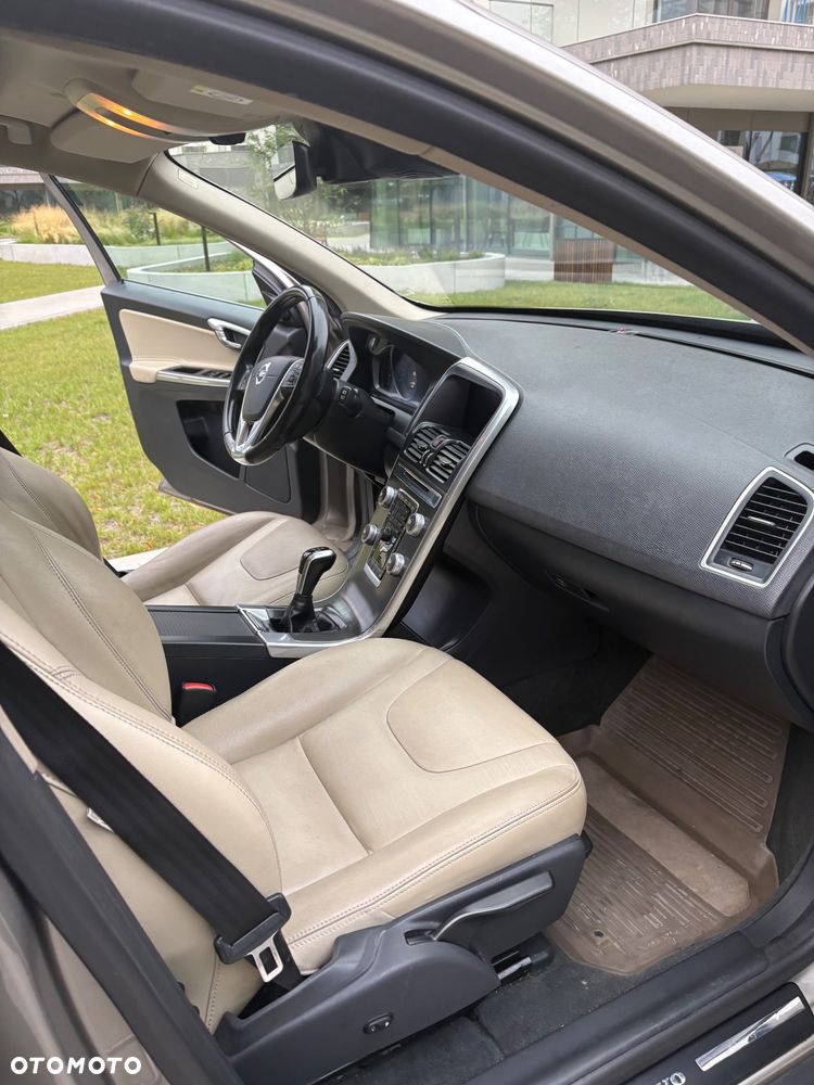 Volvo XC 60 D3 Drive-E Momentum - 17