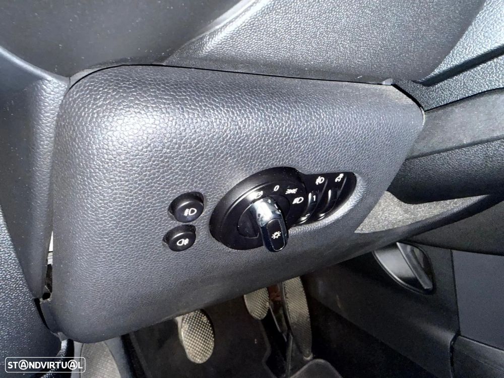 MINI 3 Portas Cooper D - 18