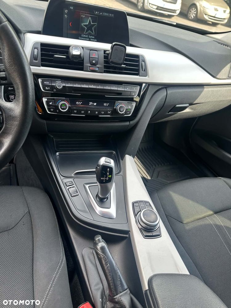 BMW Seria 3 320d xDrive - 2