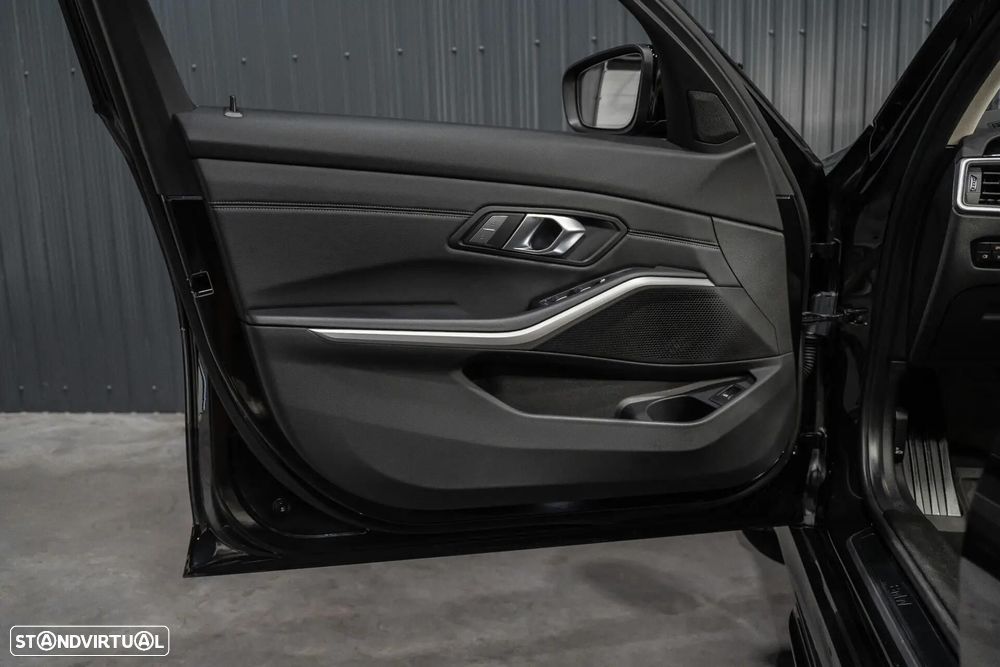 BMW 318 i Aut. M Sport - 19
