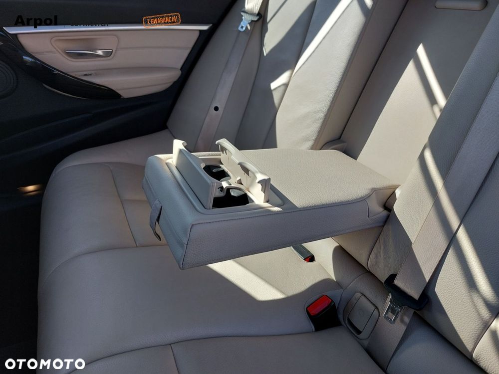 BMW Seria 3 320d xDrive Sport Line - 29