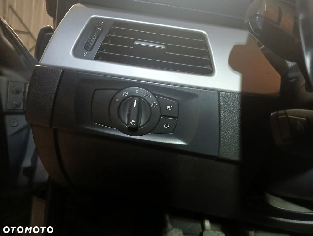 BMW Seria 3 318d DPF - 24