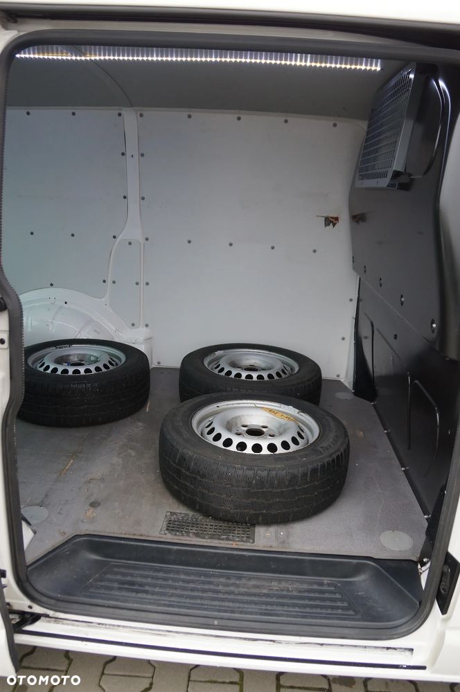 Volkswagen Transporter - 25