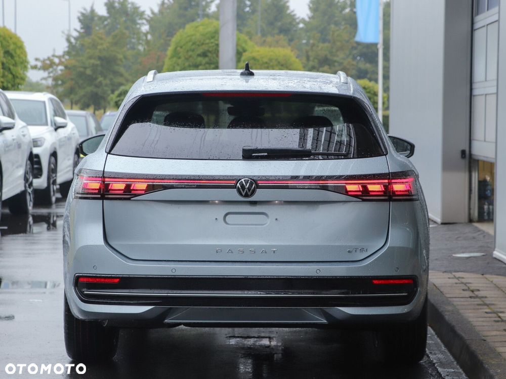 Volkswagen Passat - 4