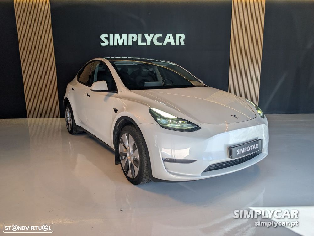 Tesla Model Y 2023 photo 2