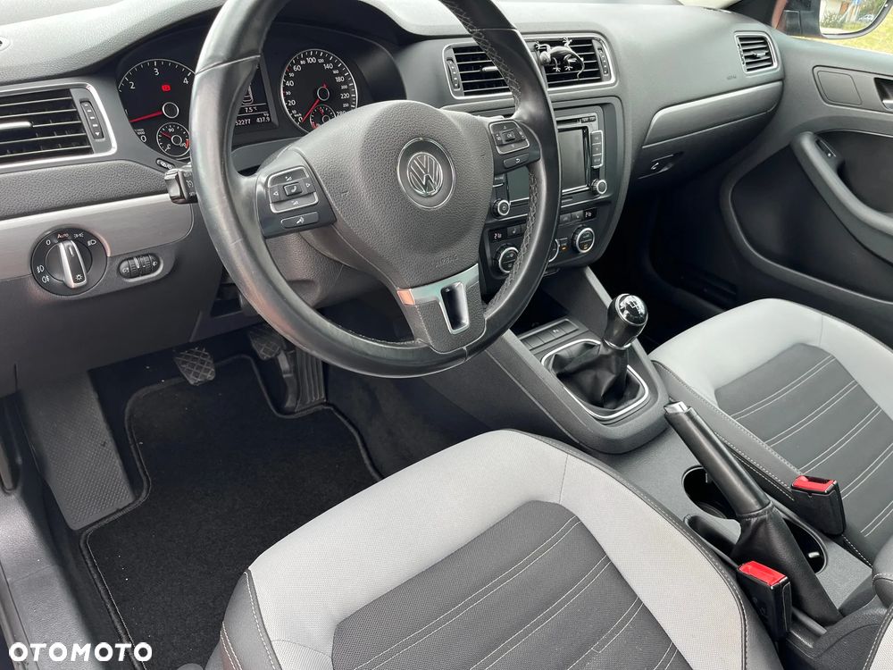 Volkswagen Jetta 1.6 TDI Trendline - 10