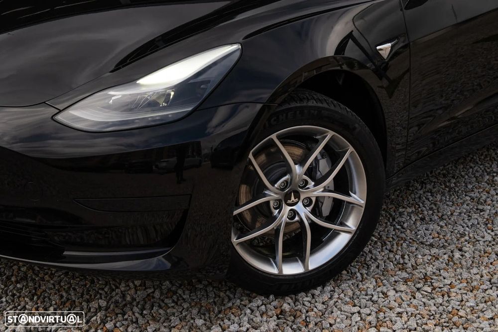 Tesla Model 3 - 3