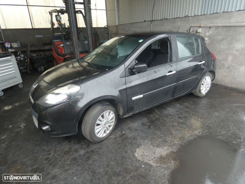 Renault Clio III de 2010 para peças - 1