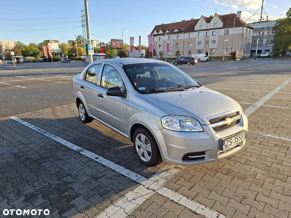 Chevrolet Aveo 2010 photo 2