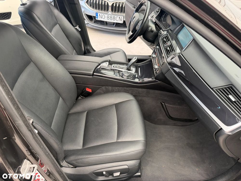 BMW Seria 5 530d xDrive Luxury Line - 7