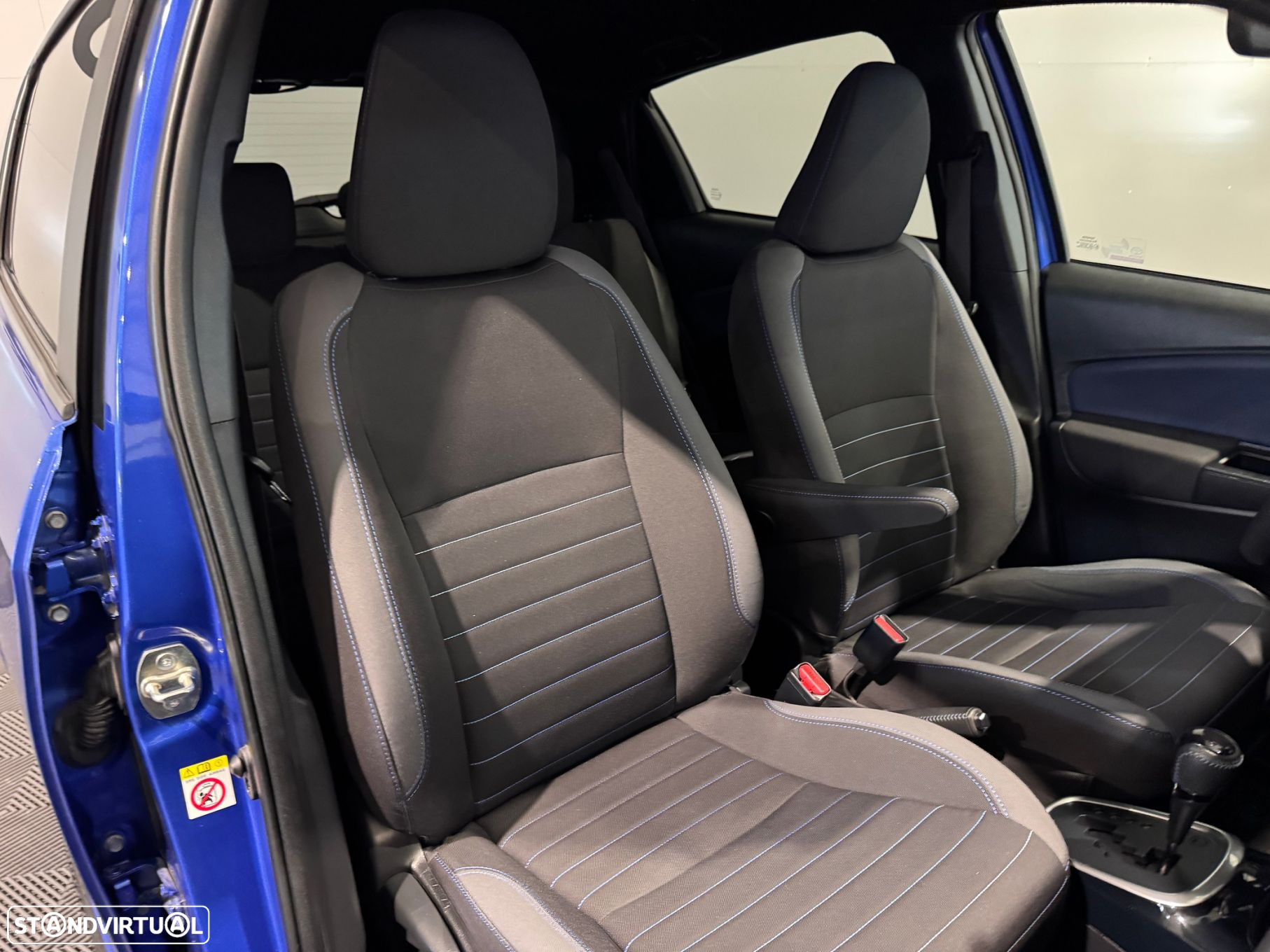 Toyota Yaris 1.5 HSD Exclusive+P.Luxury - 35