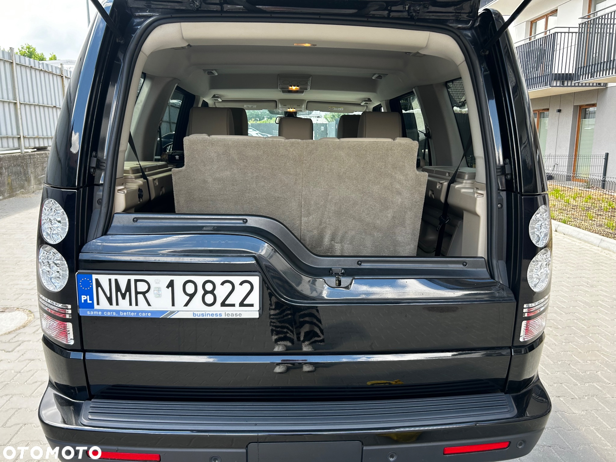 Land Rover Discovery IV 3.0 V6 SC HSE - 16
