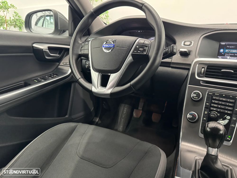 Volvo V60 2.0 D3 Momentum - 18