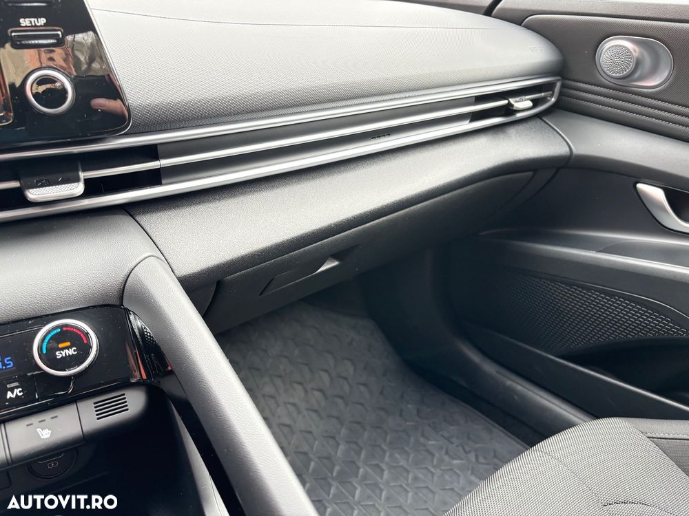 Hyundai Elantra 1.6 l 123 CP CVT Highway - 15