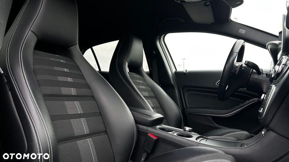 Mercedes-Benz GLA 200 7G-DCT Style - 22