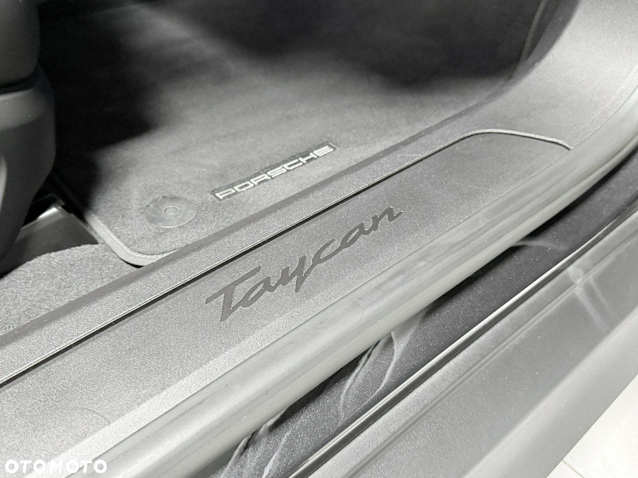 Porsche Taycan Sport Turismo Performance Plus - 17