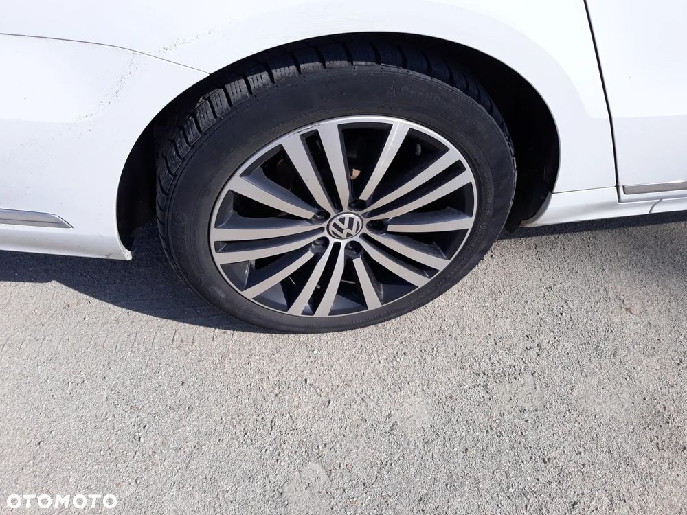 Volkswagen Passat 2.0 TDI Highline R-Style - 4