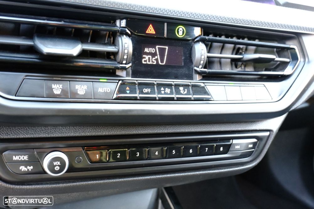 BMW 118 i Pack Desportivo M Auto - 20