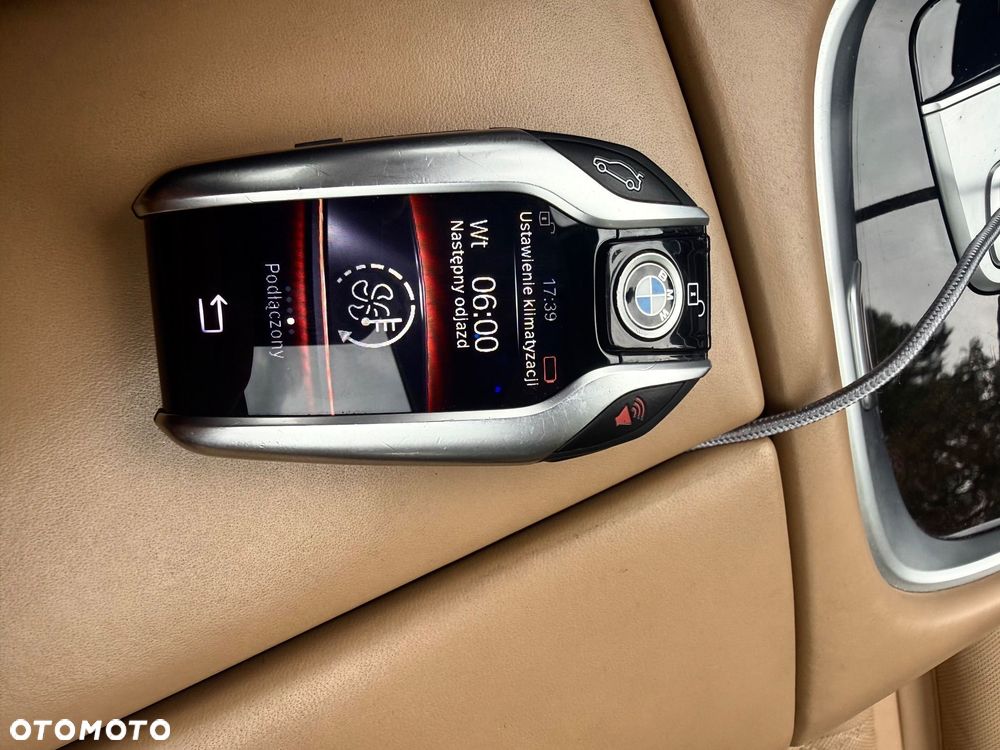 BMW Seria 7 750i xDrive sport - 27