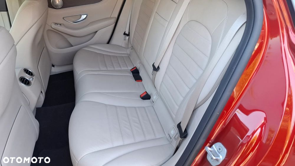 Mercedes-Benz GLC 220 d 4Matic 9G-TRONIC AMG Line - 13