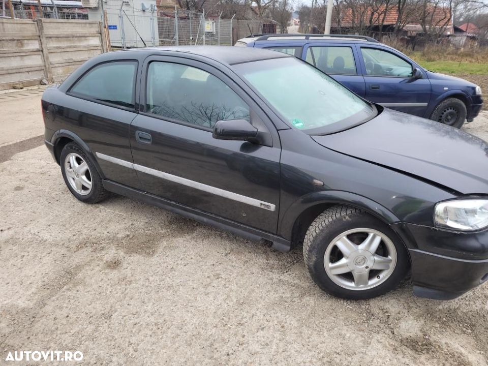 dezmembrez opel astra g - 3