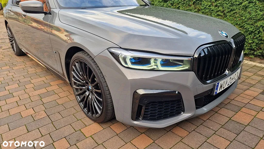 BMW Seria 7 750i xDrive sport - 17