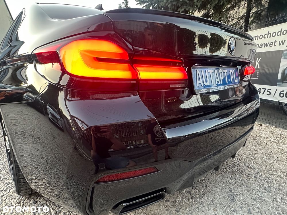 BMW Seria 5 M550i xDrive - 29