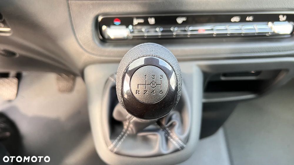 Mercedes-Benz Vito - 25