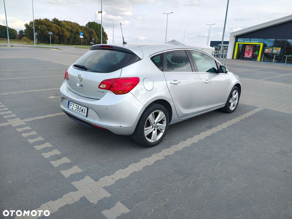 Opel Astra J 2014 photo 5