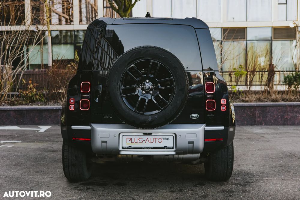 Land Rover Defender 110 2.0L D240 SE - 11