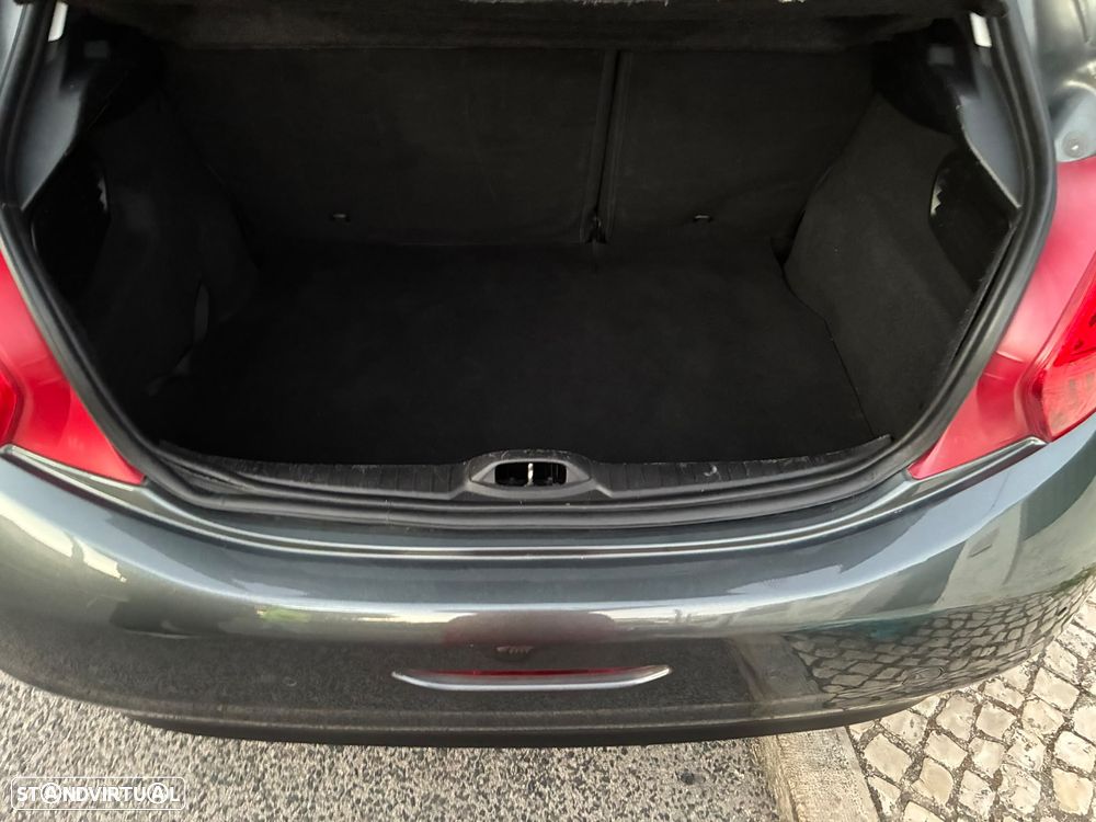 Peugeot 208 - 12