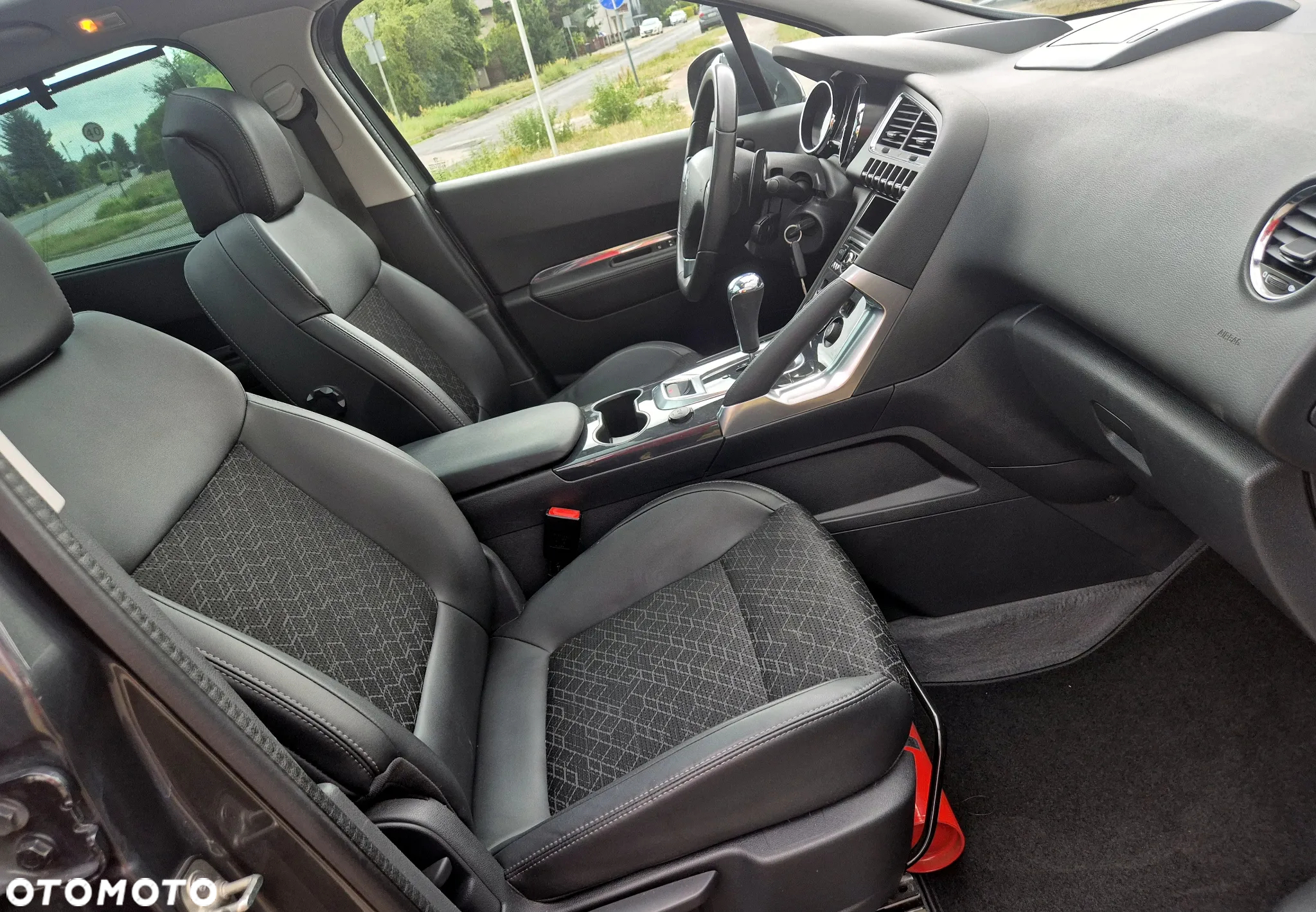 Peugeot 3008 HDi FAP 115 EGS6 Stop&Start Business-Line - 12