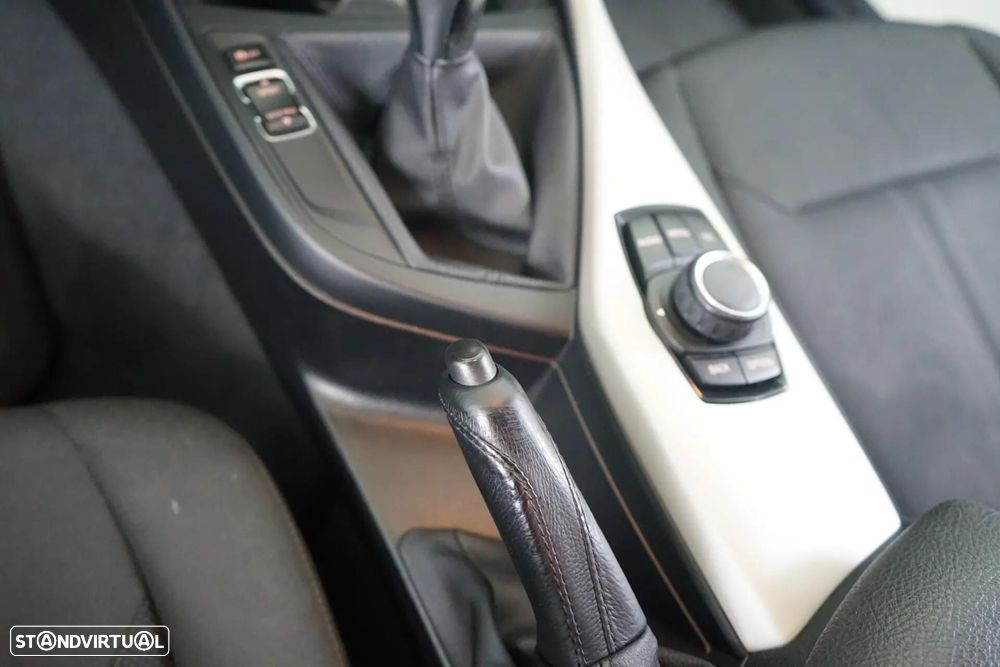 BMW 116 d Luxury Line - 35