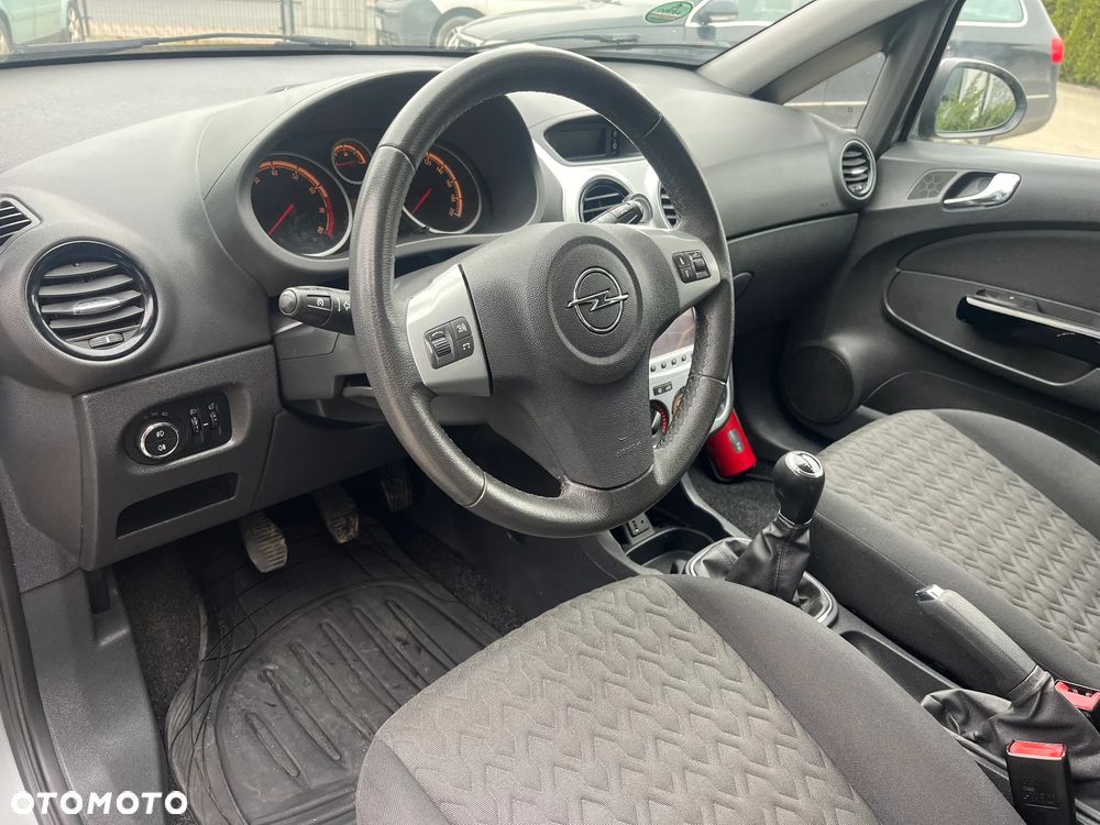 Opel Corsa 1.2 16V Cosmo - 15