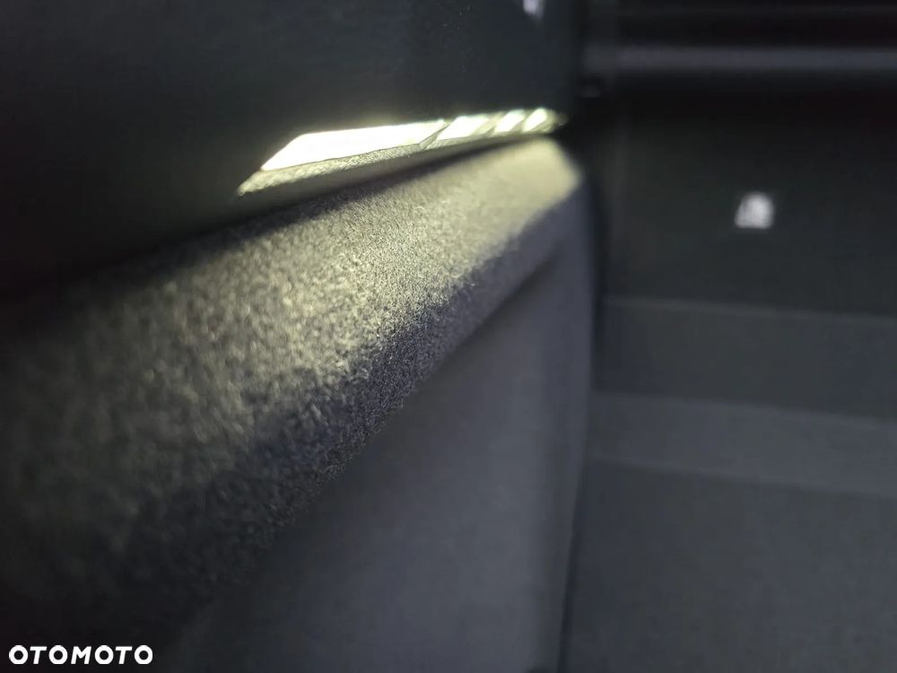 Toyota Corolla 2.0 Hybrid Style - 32