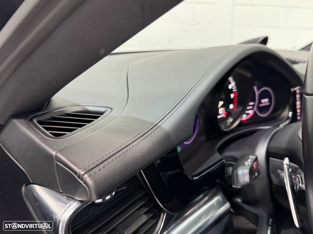 Porsche Panamera Sport Turismo 4 E-Hybrid - 36