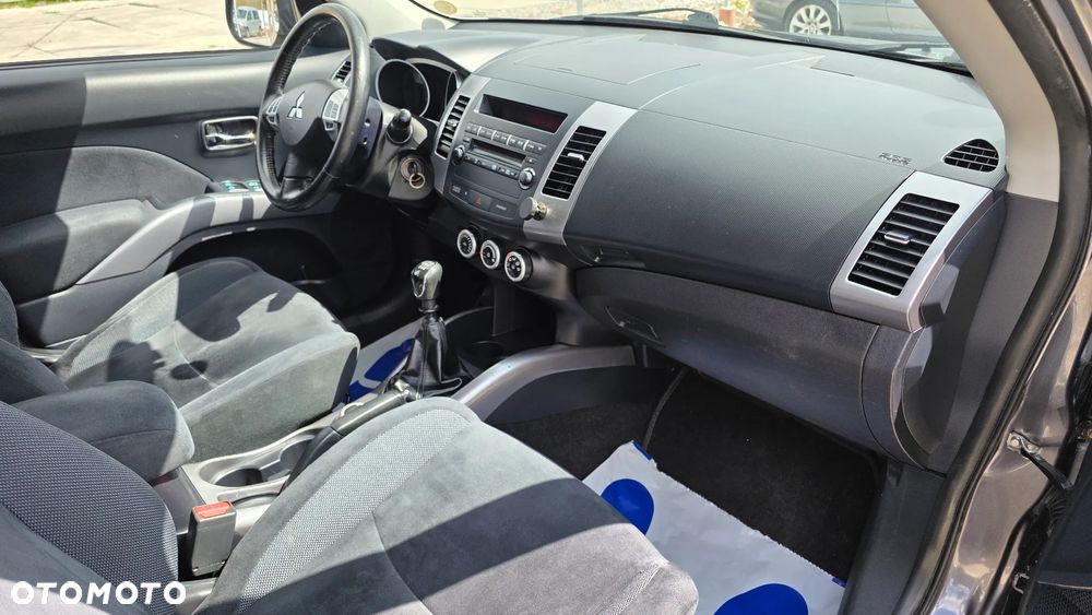 Mitsubishi Outlander 2.0 DI-D 4WD Inform - 19