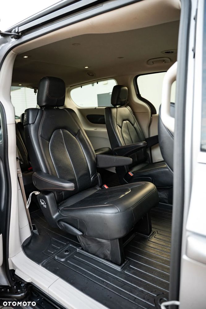 Chrysler Pacifica - 29