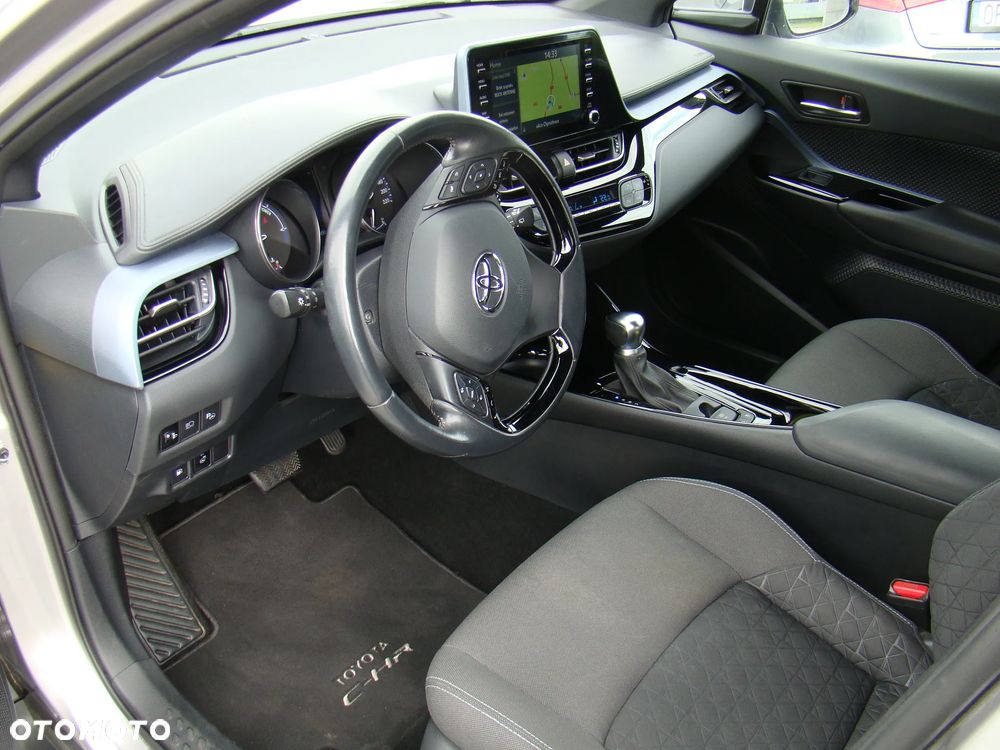 Toyota C-HR 1.8 Hybrid Team Deutschland - 23