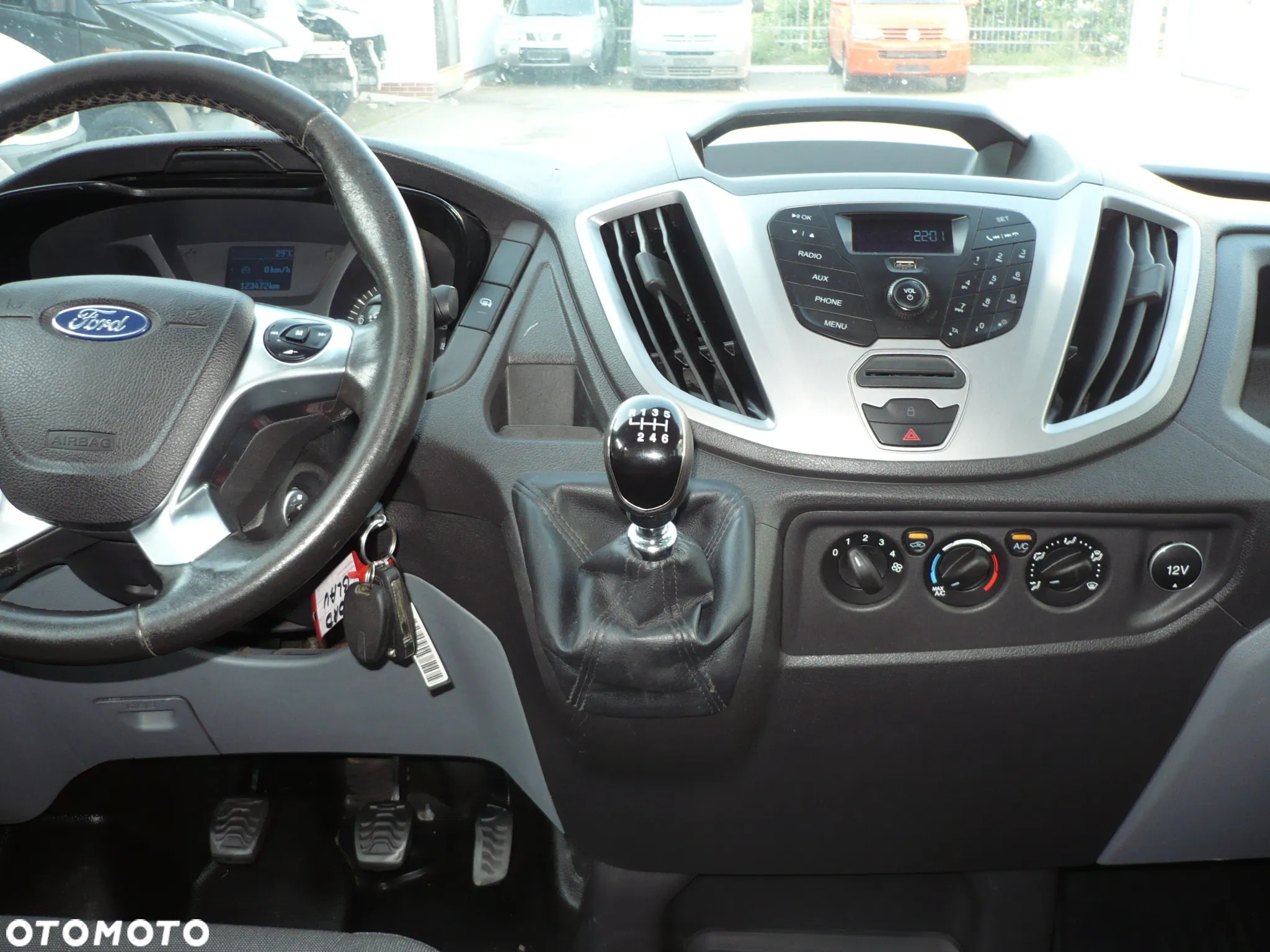 Ford Transit - 12