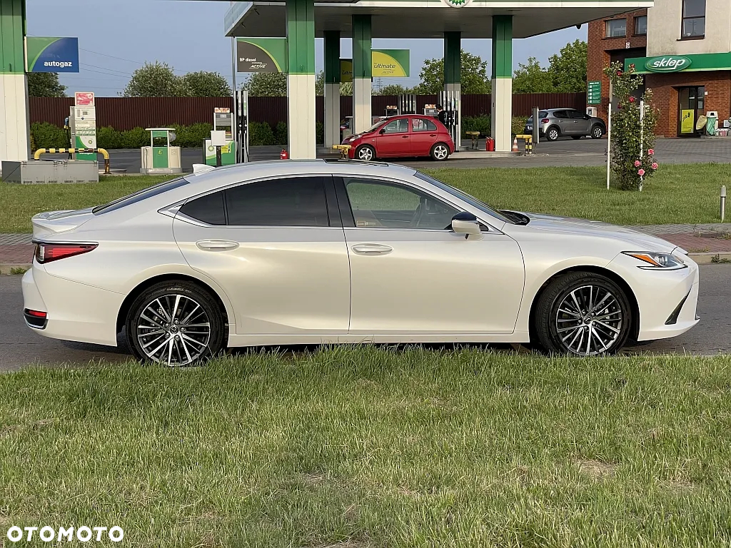 Lexus ES 300h Business Edition - 3