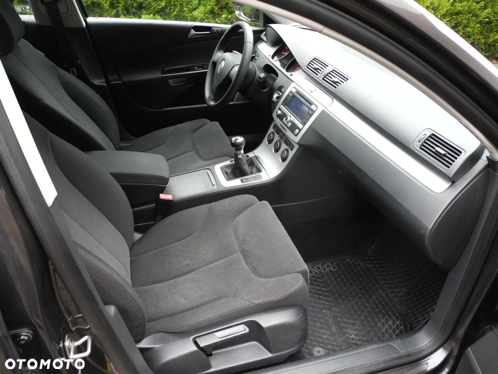 Volkswagen Passat - 14
