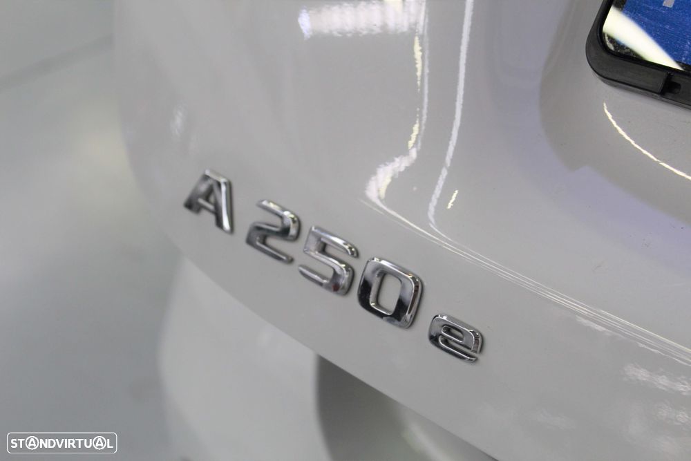 Mercedes-Benz A 250 e AMG Line - 24